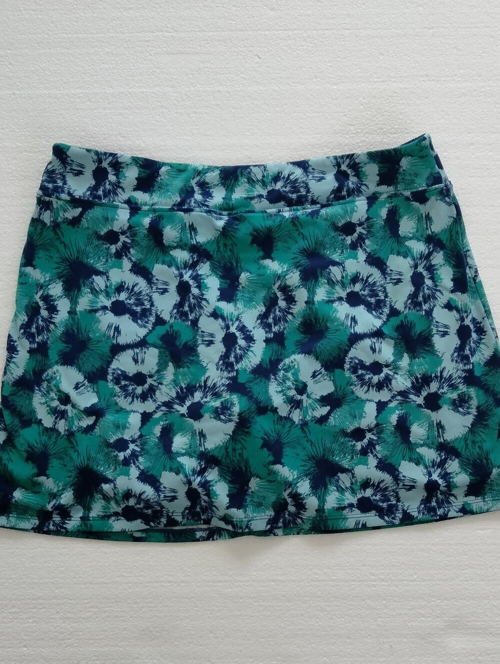 Two Size Medium Golf Skirts 1 Attyre 1 Tranquility Diamond-Print Skort - Picture 4 of 6
